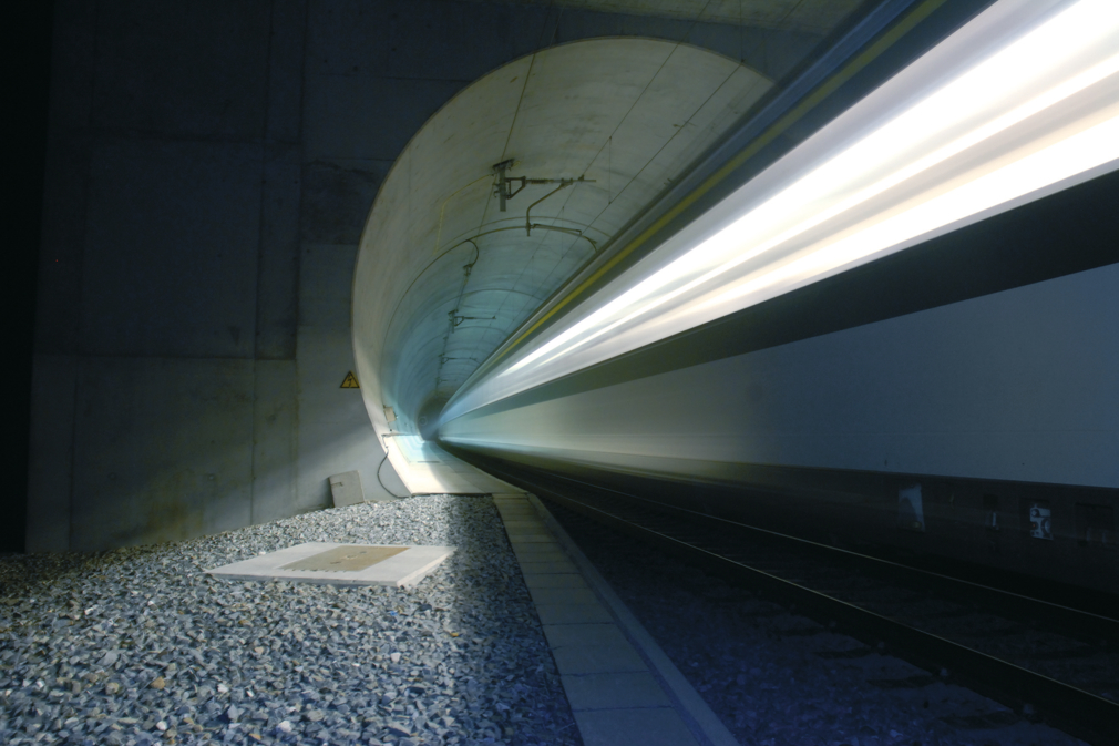 Zug im Schuss, Raron