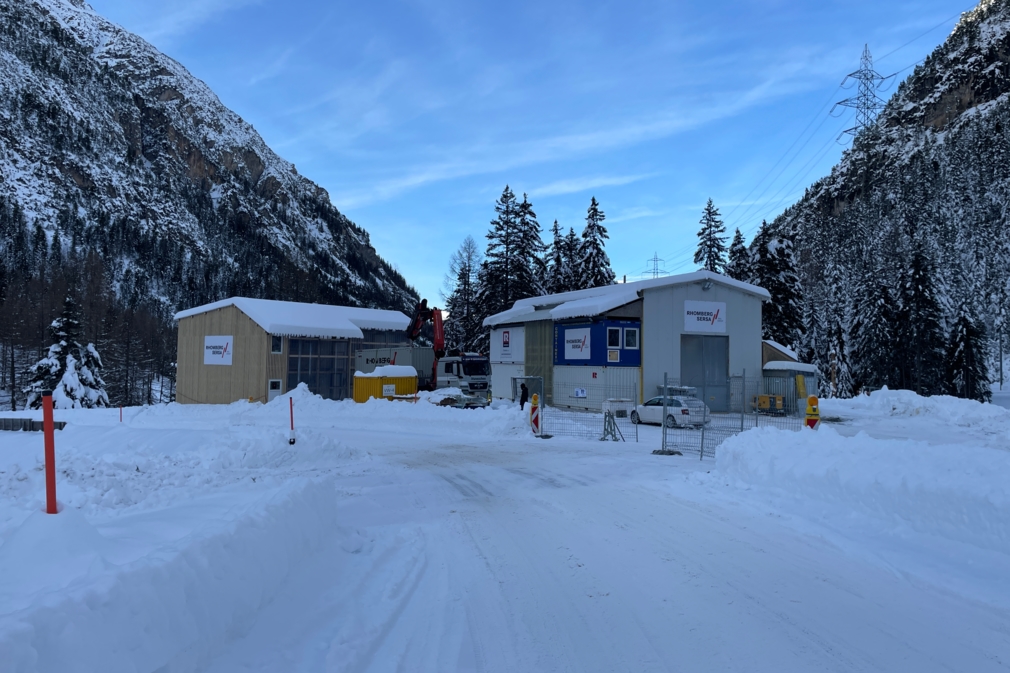 Touatunnel-Installation site with workshop hall and construction office