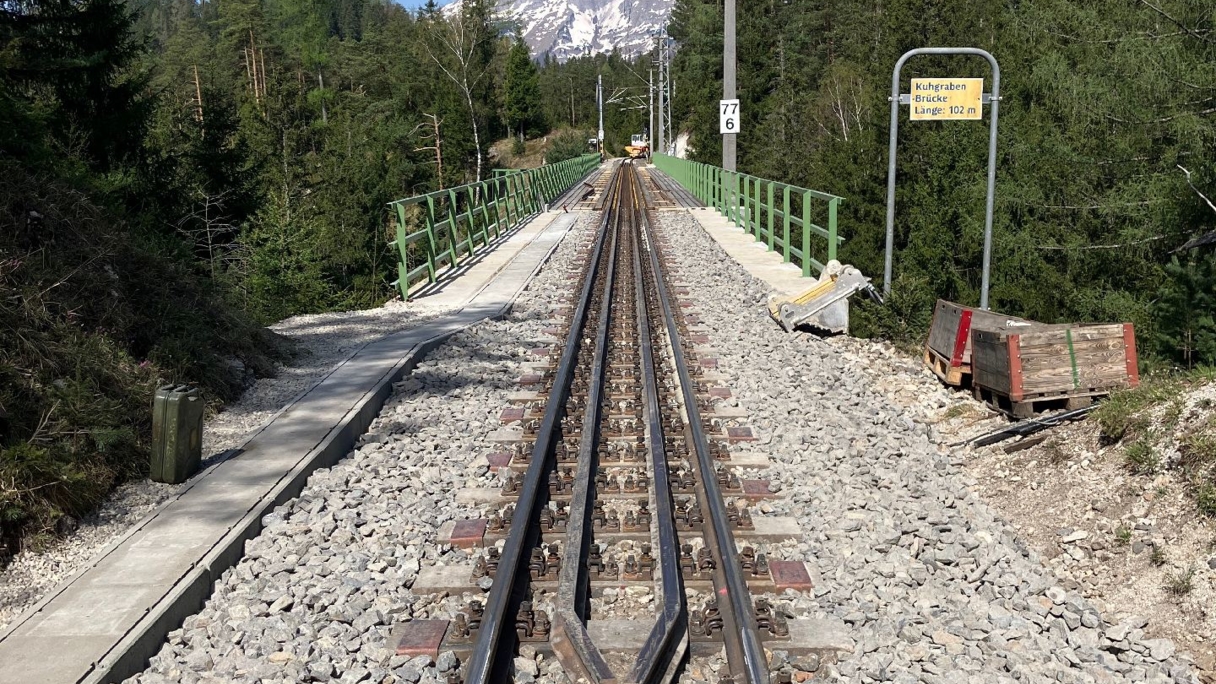 Gleisbauarbeiten-an-historischer-Schmalspurbahn (3).jpg