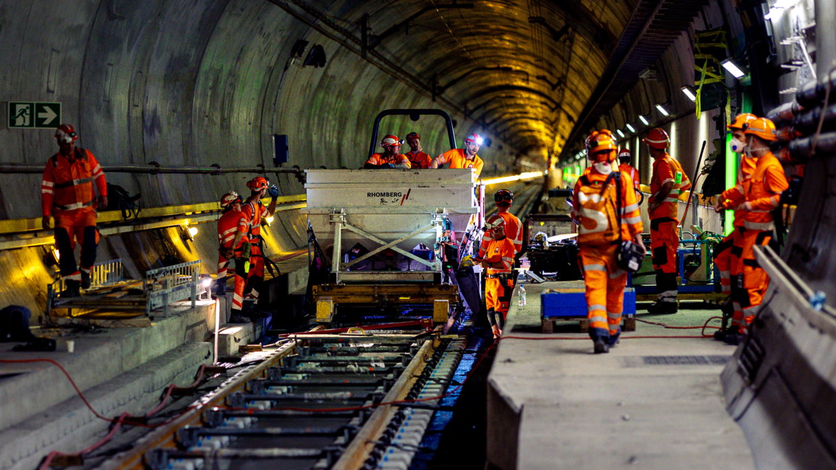 Gotthard-Basistunnel (6).jpg